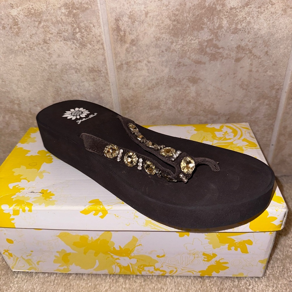 Yellow Box Black Sandals size 11